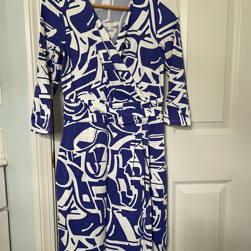 J. McLaughlin Blue and White Abstract Wrap Midi Dress Size Small